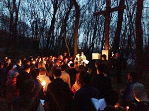 Віряни УГКЦ на схилах Дніпра молилися Хресну дорогу